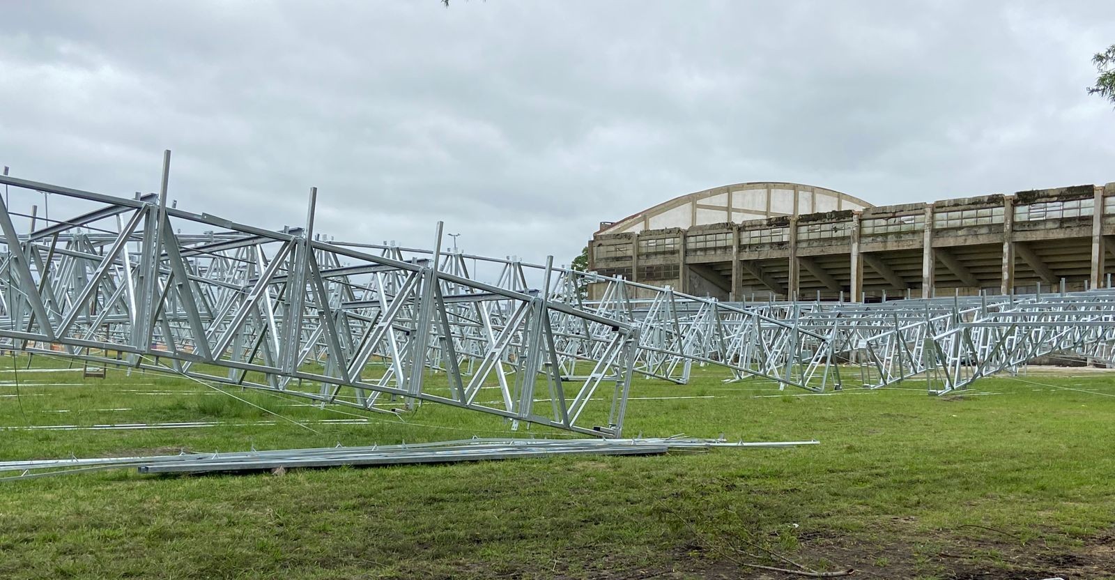 Ginásio Farydo Salomão inicia fase final de troca da cobertura 