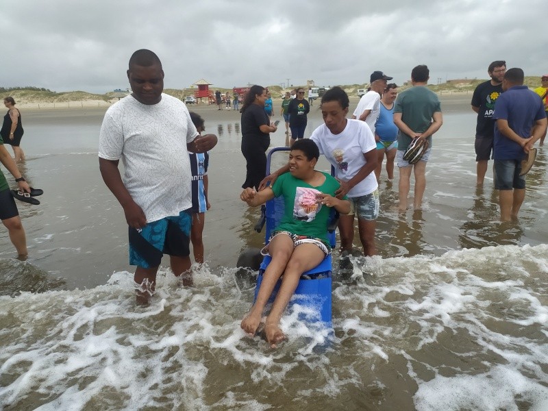 Projeto Banho de Mar Sem Fronteiras teve início na Praia do Mar Grosso