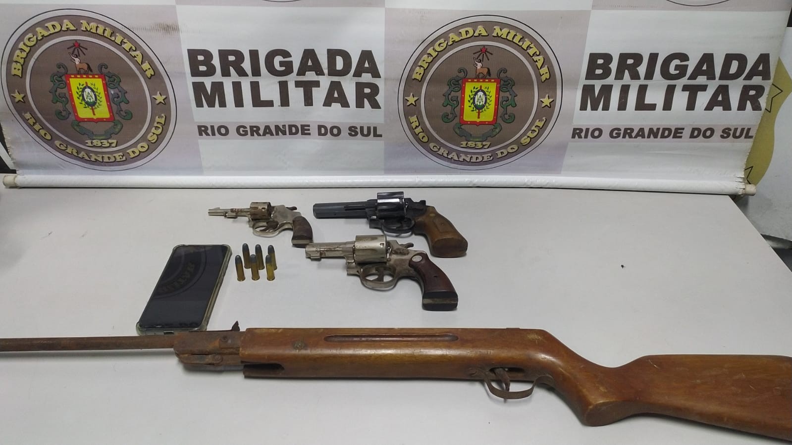 Brigada Militar prende homem por posse irregular de arma de fogo em RG
