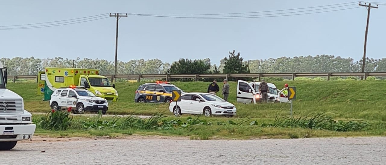 BR-392: Homem fica ferido após perder o controle e capotar veículo próximo ao bairro Santa Rosa, em RG