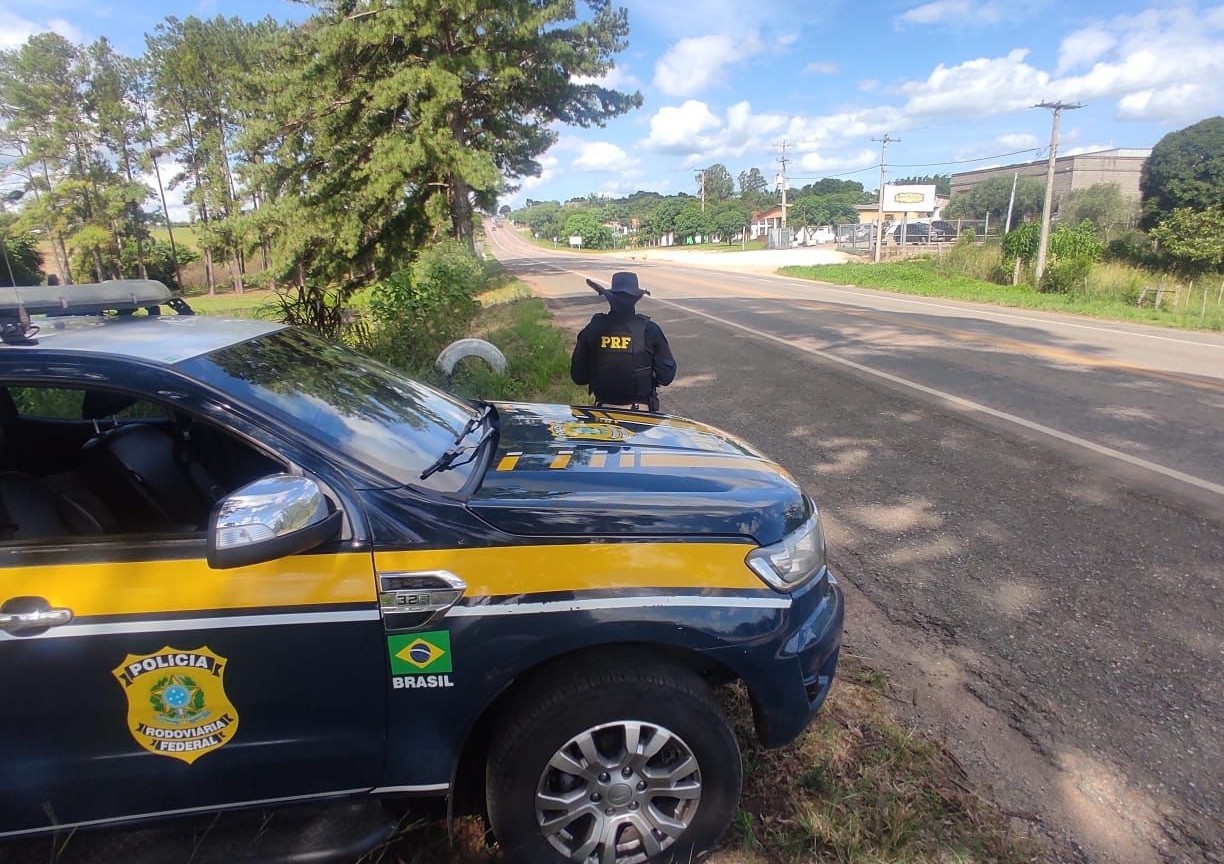 Em ação conjunta, PRF e PC prendem foragido da justiça em Pelotas