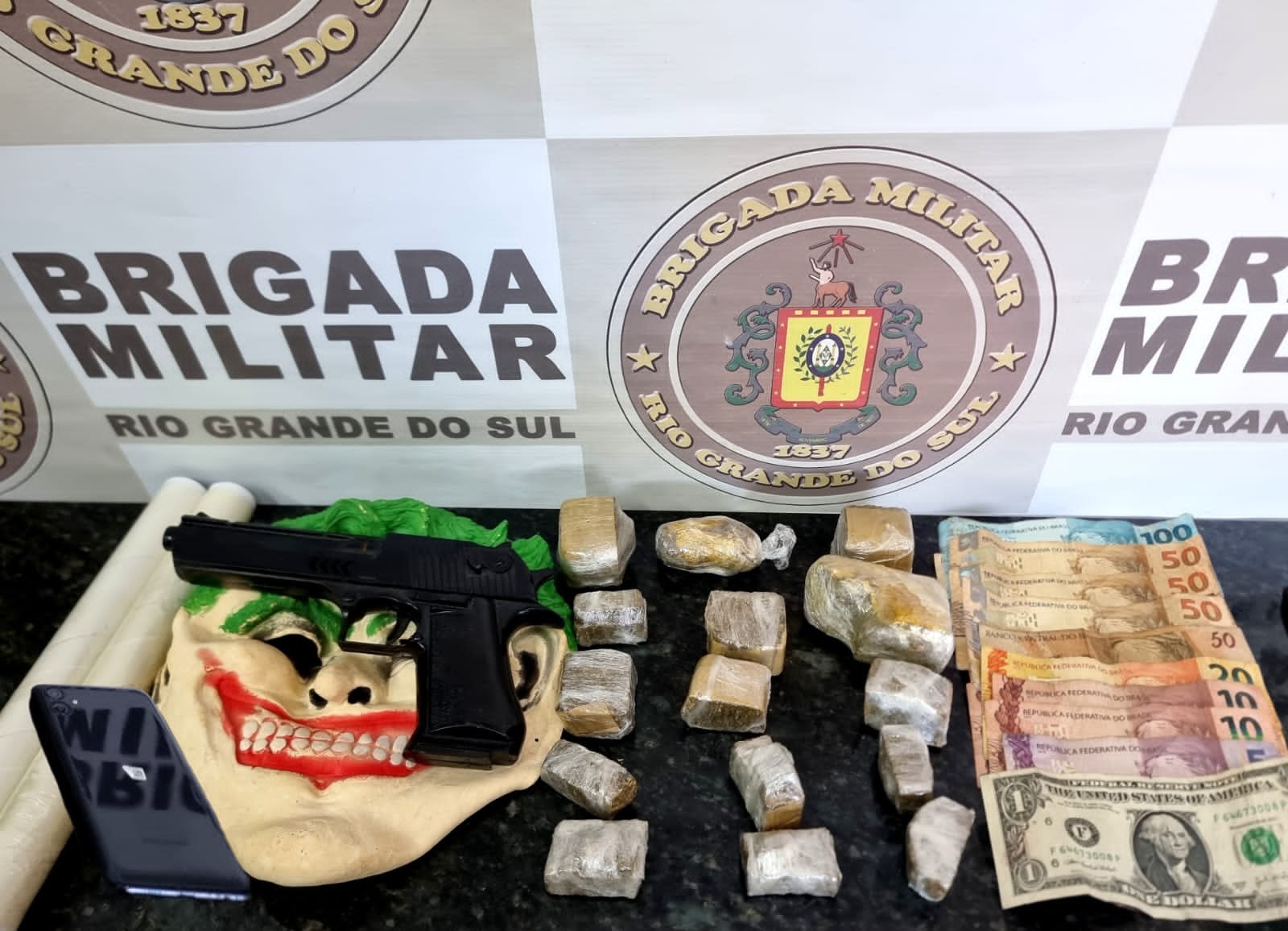 Homem é preso por tráfico de drogas no Parque Marinha, em Rio Grande