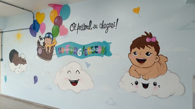 Recepção da Maternidade do HU-Furg ganha vida e cor com projeto de humanização