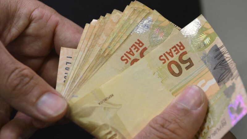 Salário mínimo de R$ 1.412 começa a ser pago nesta quinta-feira (1º)