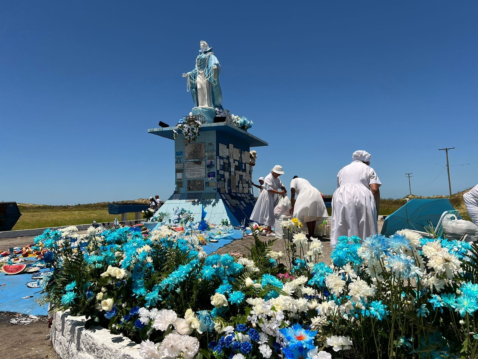 "Caminhos de Iemanjá" já registraram passagem de mais de três mil fiéis até o começo da tarde desta quinta-feira (1º)