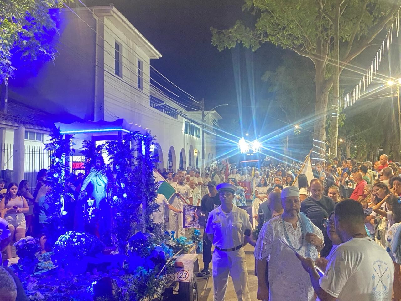 Fé e devoção levam milhares de pessoas a acompanhar a Procissão de Iemanjá no Balneário Cassino