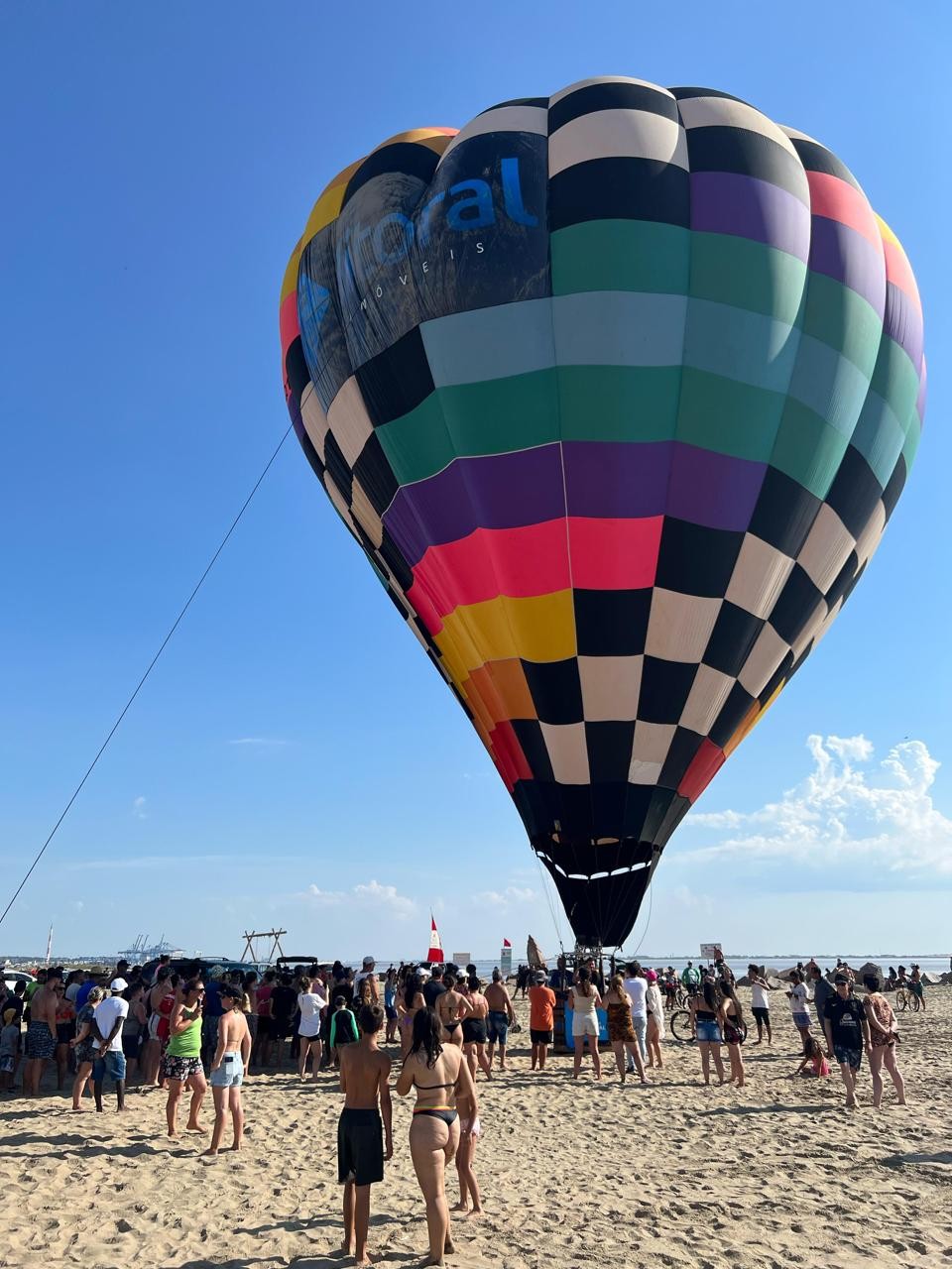 Balão de Torres sobrevoa a Praia do Cassino pela primeira vez na história 