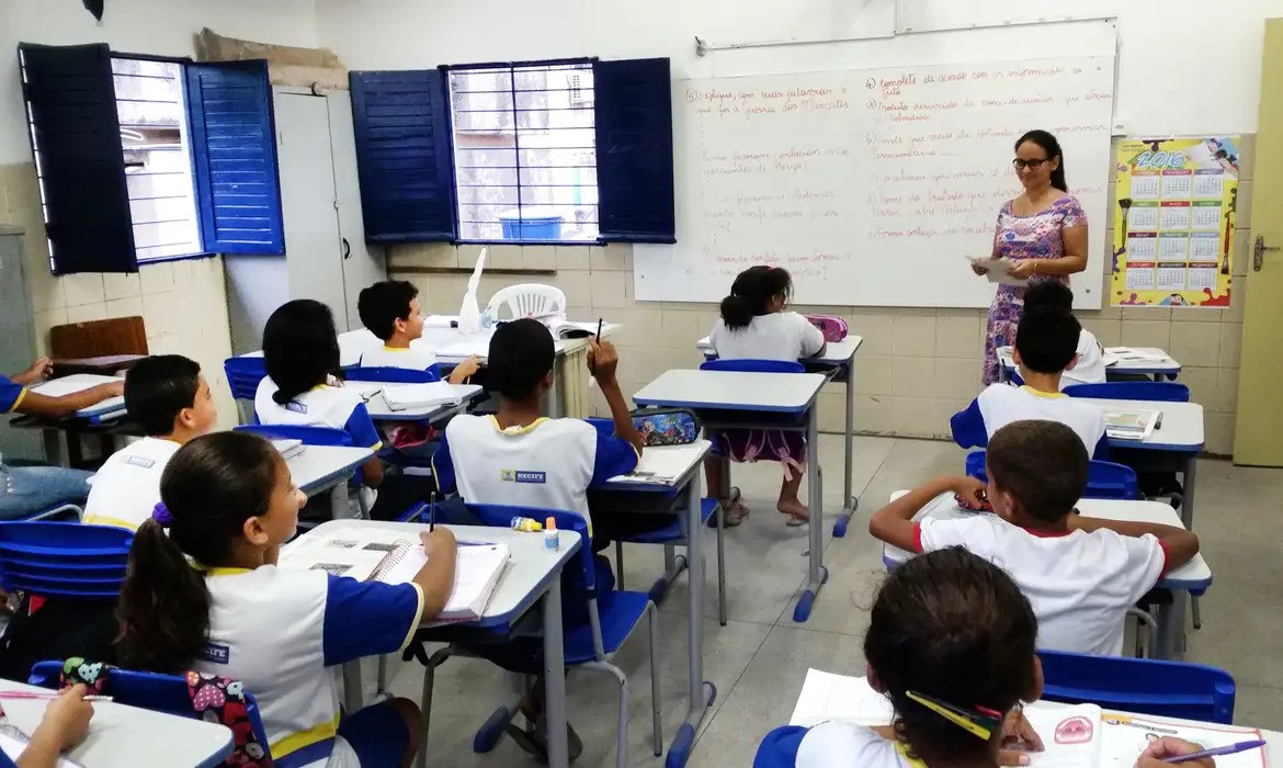 Piso salarial nacional dos professores é reajustado em 3,6% pelo MEC