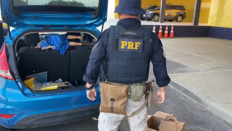 PRF prende homem e apreende 47 kg de drogas na BR-116, em Pelotas