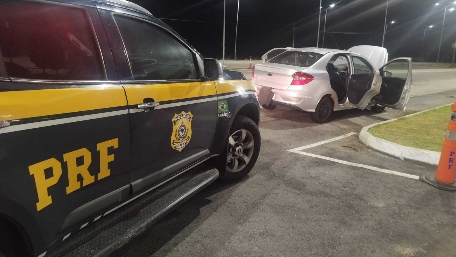 PRF flagra adolescentes que tentavam trazer carro roubado para Rio Grande
