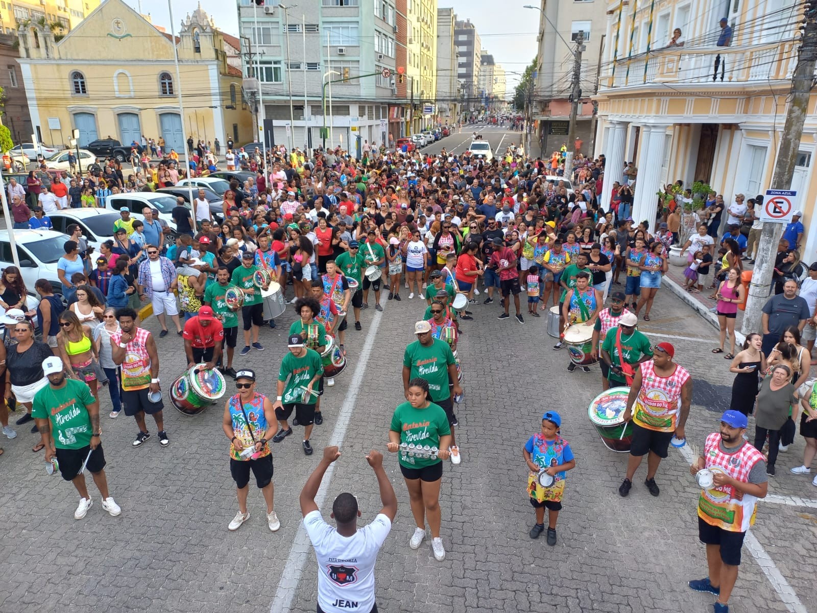 Folia Esquenta Rio Grande movimentou o Centro Histórico na terça-feira de Carnaval