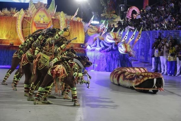 Viradouro é campeã do Grupo Especial das Escolas de Samba do Rio de Janeiro