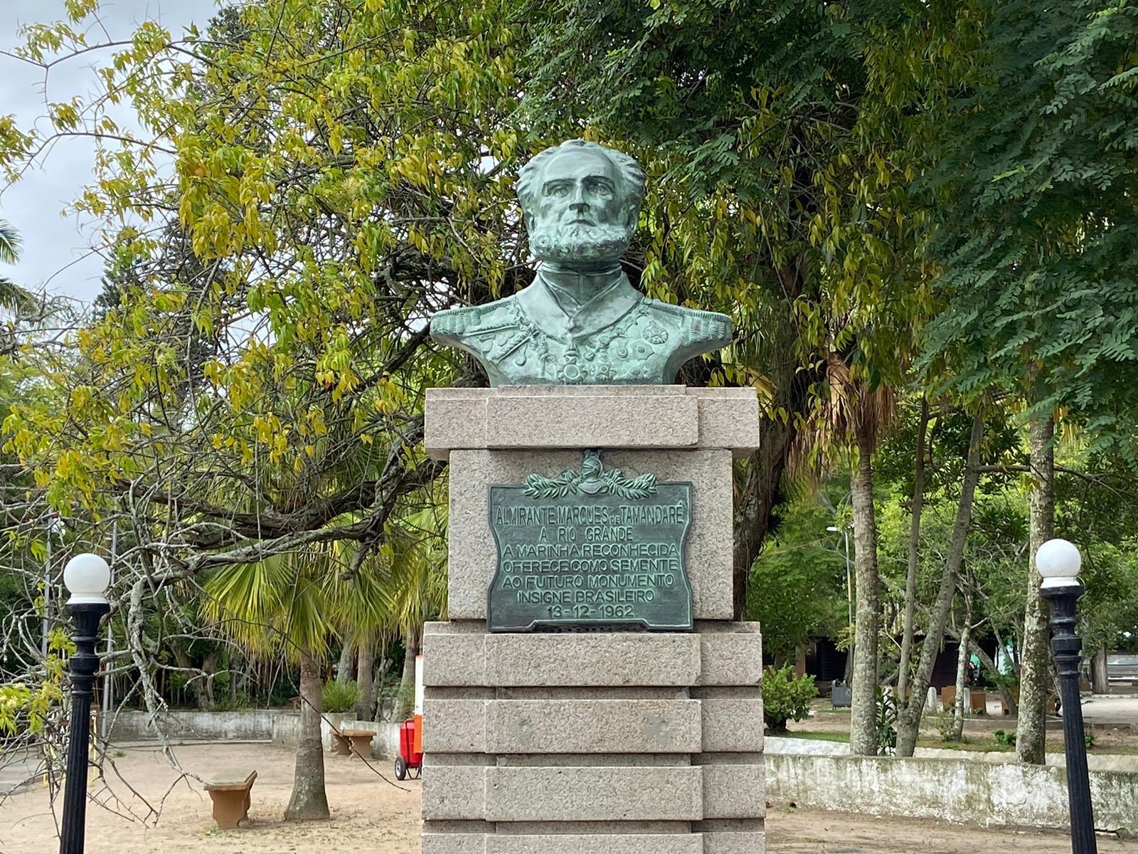 Busto do Almirante Tamandaré é reinaugurado em Rio Grande