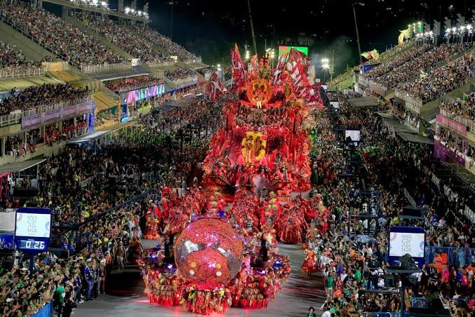 Confira as escolas que participam do Desfile das Campeãs neste sábado (17)