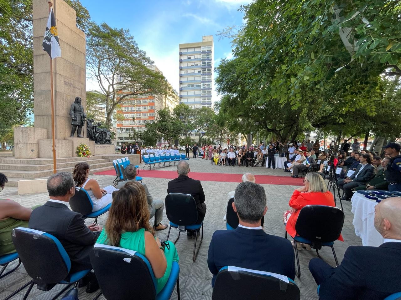 Galvão Bueno emite nota após ausência nas condecorações da Ordem de Silva Paes