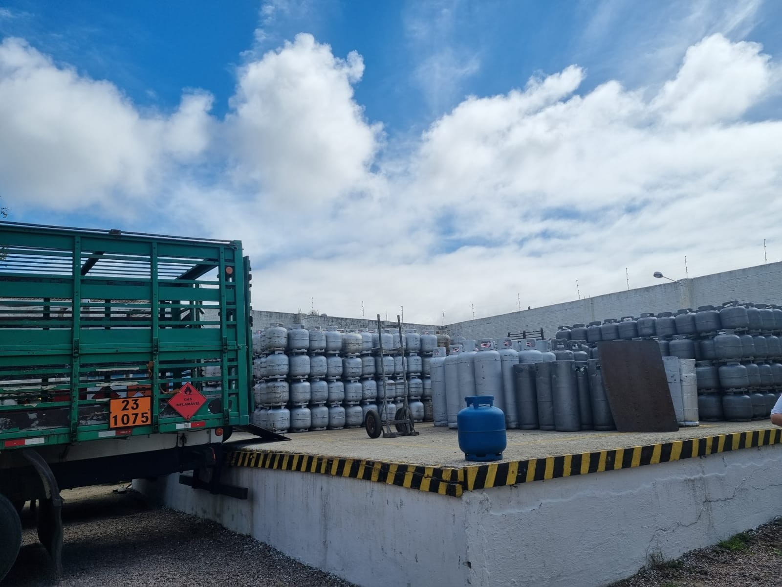 Ação do Procon interdita duas revendas de gás em Rio Grande