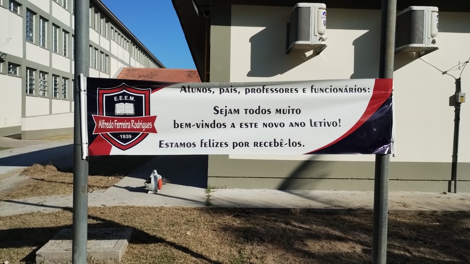 Aulas retornam sem escalonamento na EEEM Alfredo Rodrigues, no Povo Novo