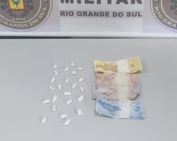 Brigada Militar prende homem por tráfico de drogas no bairro Bosque, em Rio Grande