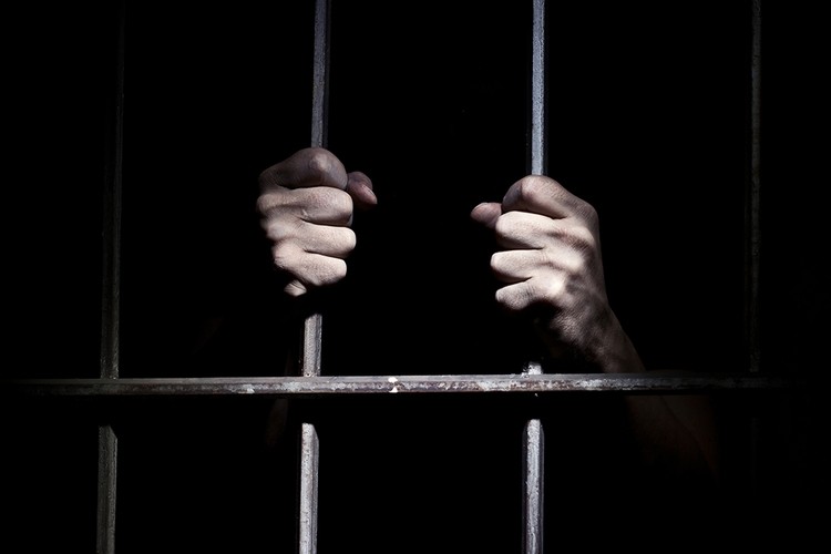 Homem é condenado a mais de 40 anos de prisão por tripla tentativa de homicídio 