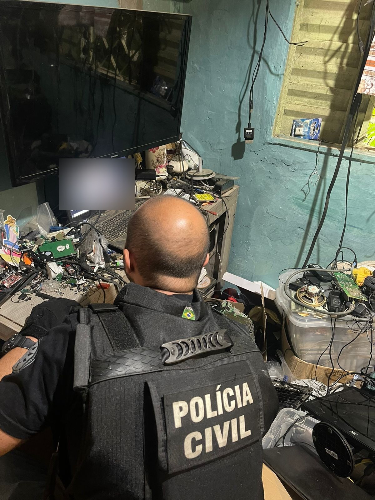 Operação da Polícia Civil prende homem por armazenamento de pornografia infantil em Rio Grande