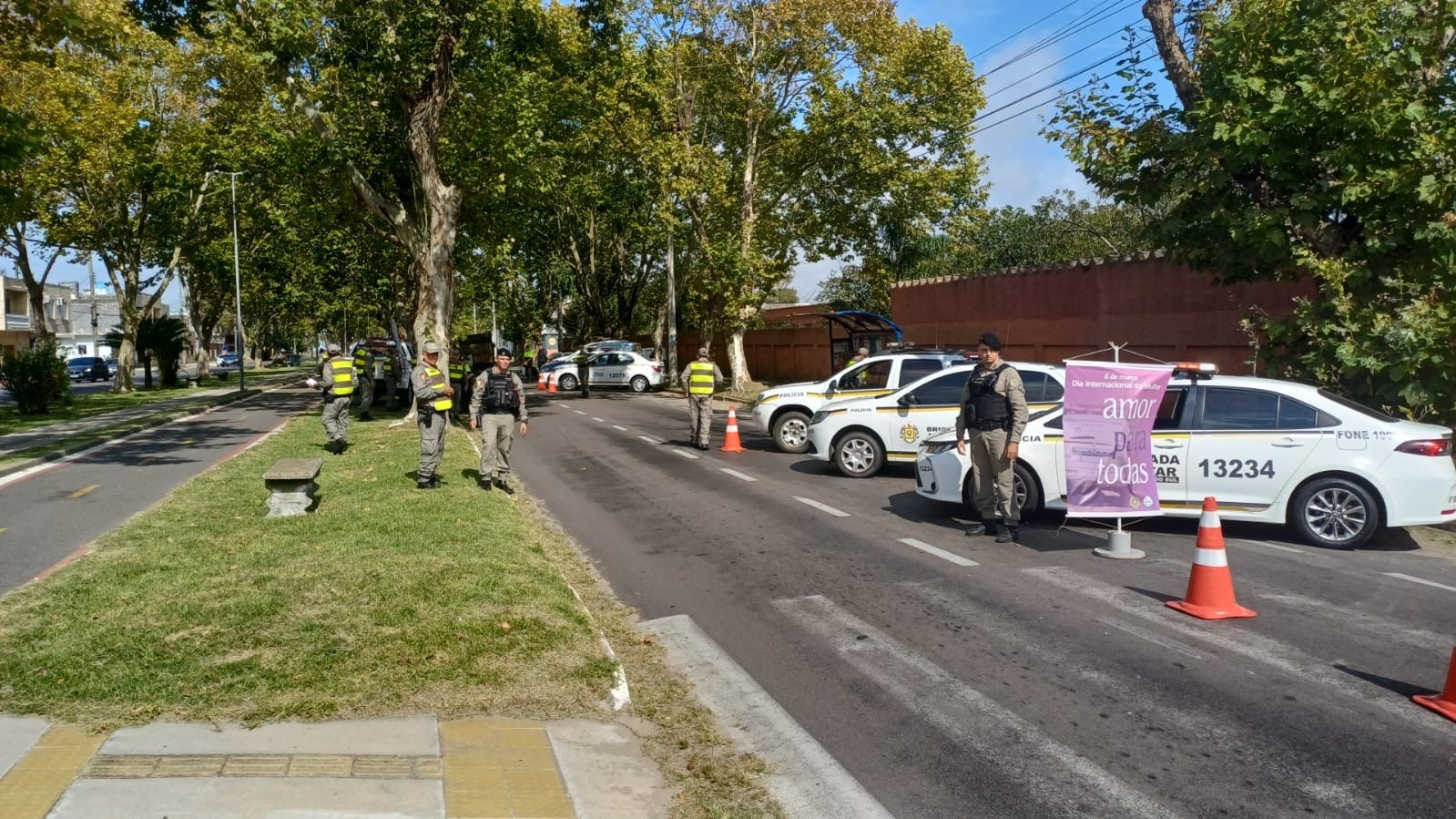 Patrulha Maria da Penha realiza ação alusiva ao Dia da Mulher