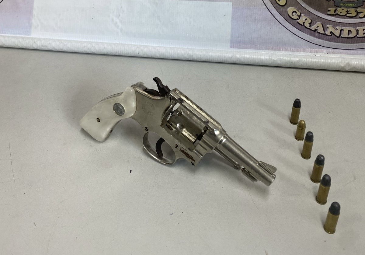 Homem é preso por porte de arma no BGV