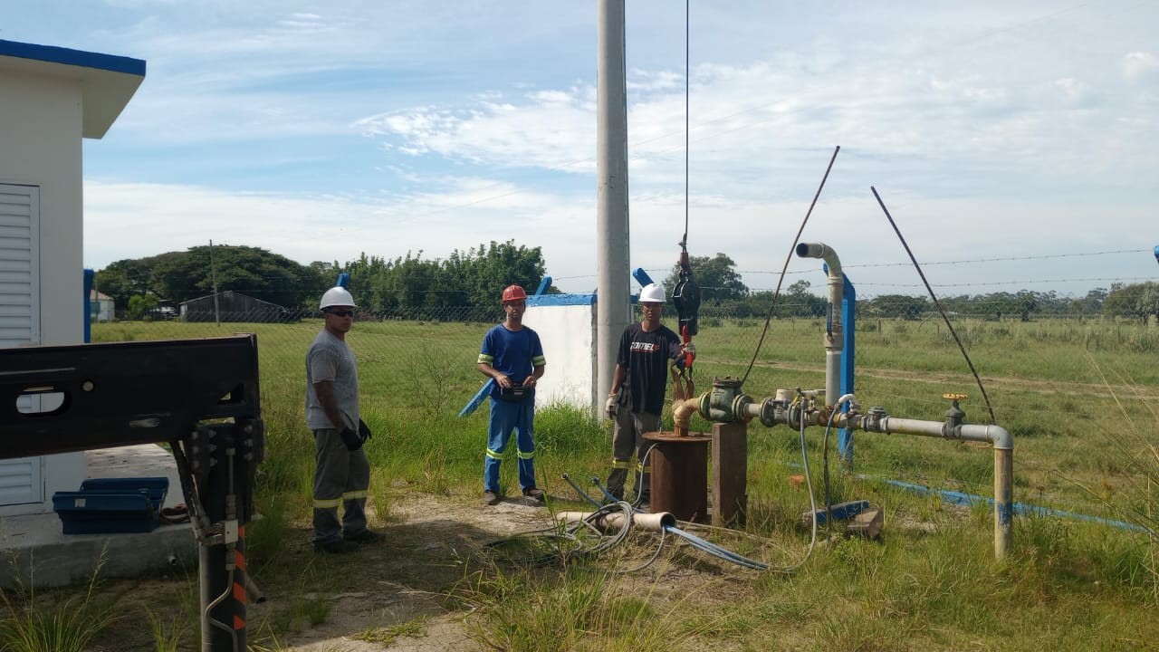 Corsan usa caminhão-pipa para garantir abastecimento na Ilha da Torotama após falta de água