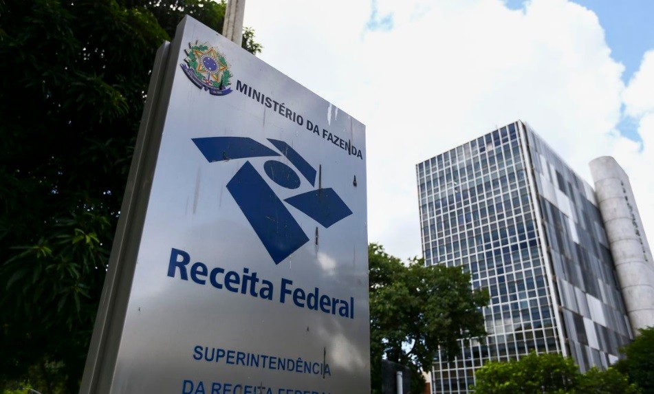 Mais de 2,4 milhões de declarações do IRPF 2024 foram entregues no Brasil