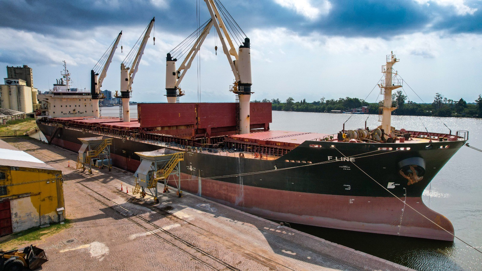 Porto do Rio Grande recebeu 505 embarcações somente no mês de fevereiro, aponta balanço