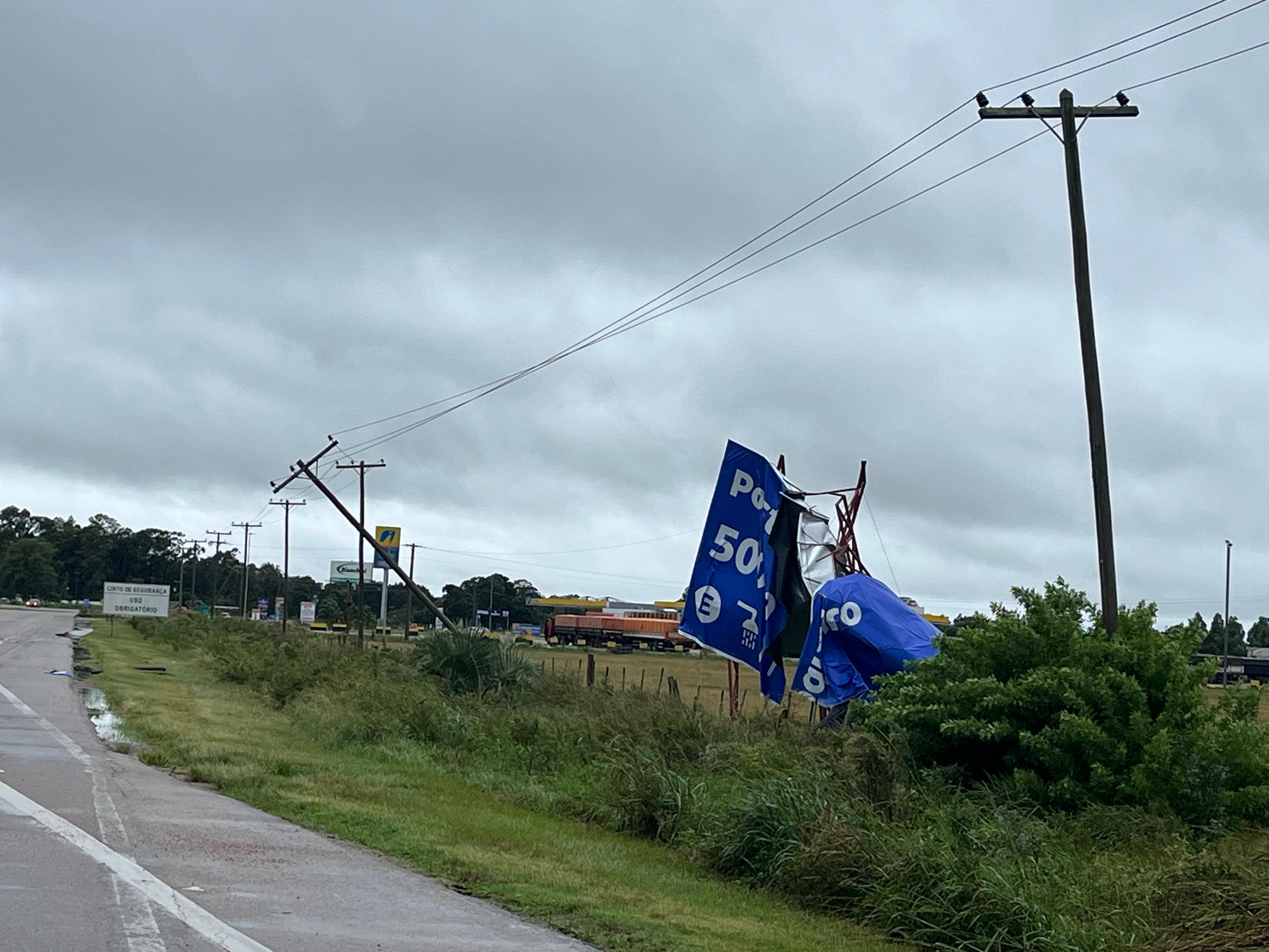 Temporal deixa quase 70 mil clientes sem energia elétrica em Rio Grande