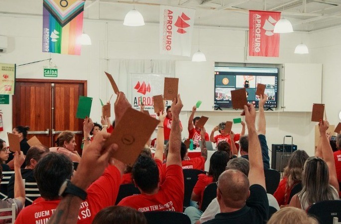 Sindicato de docentes da Furg e IFRS entram em estado de greve