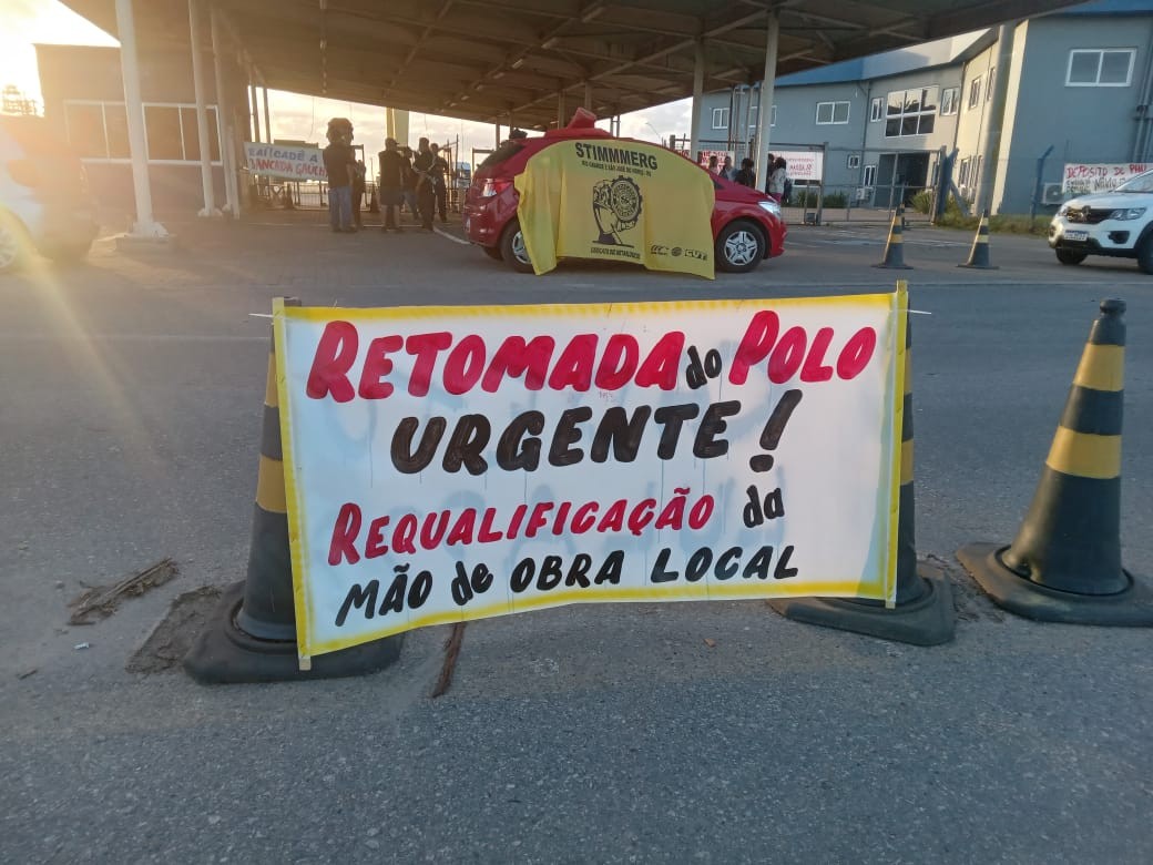 Sindicato dos Metalúrgicos faz protesto contra demissões no Estaleiro Rio Grande