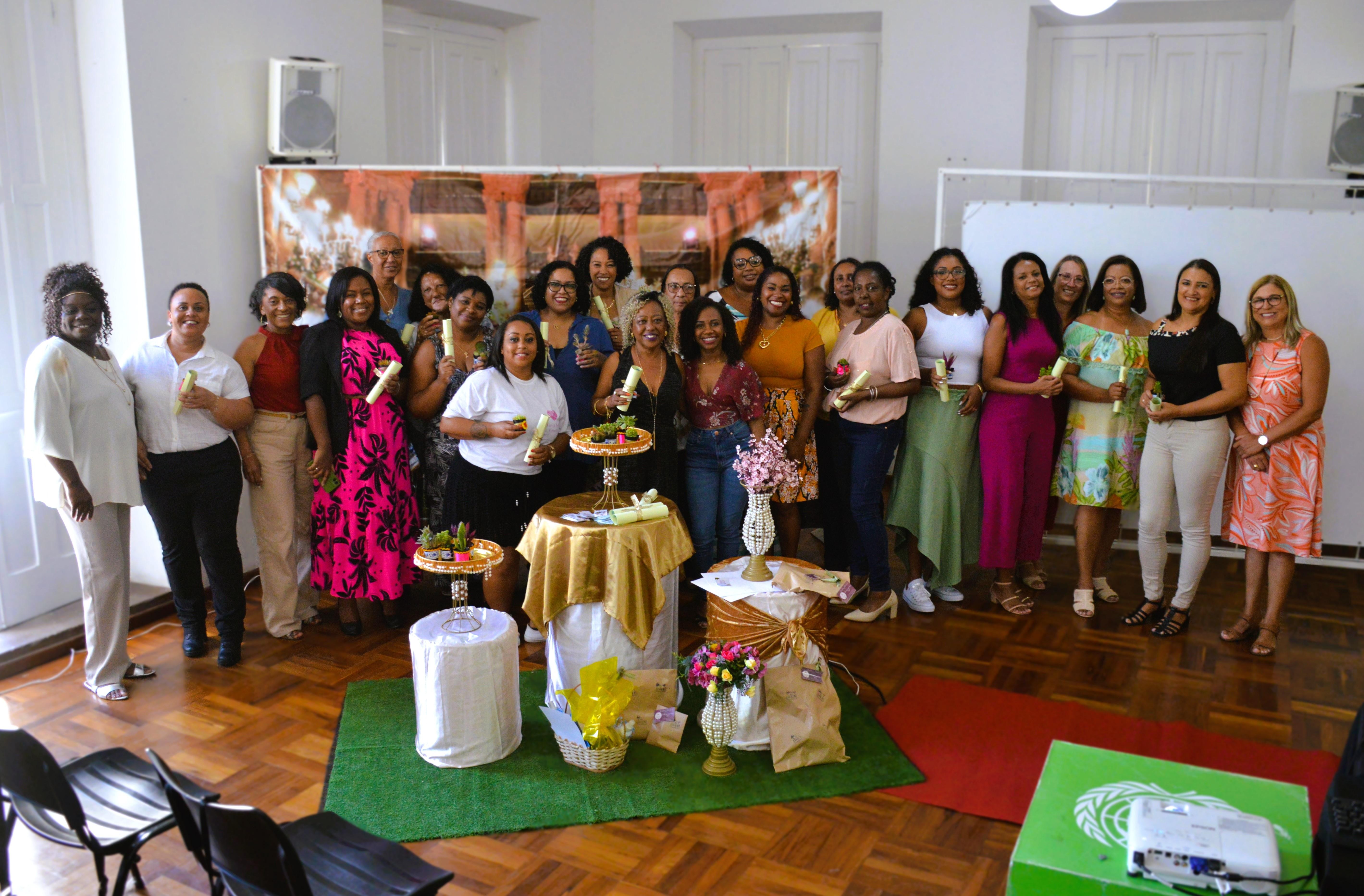 Em ação do Março Lilás, Prefeitura homenageia servidoras negras em ato no Paço Municipal