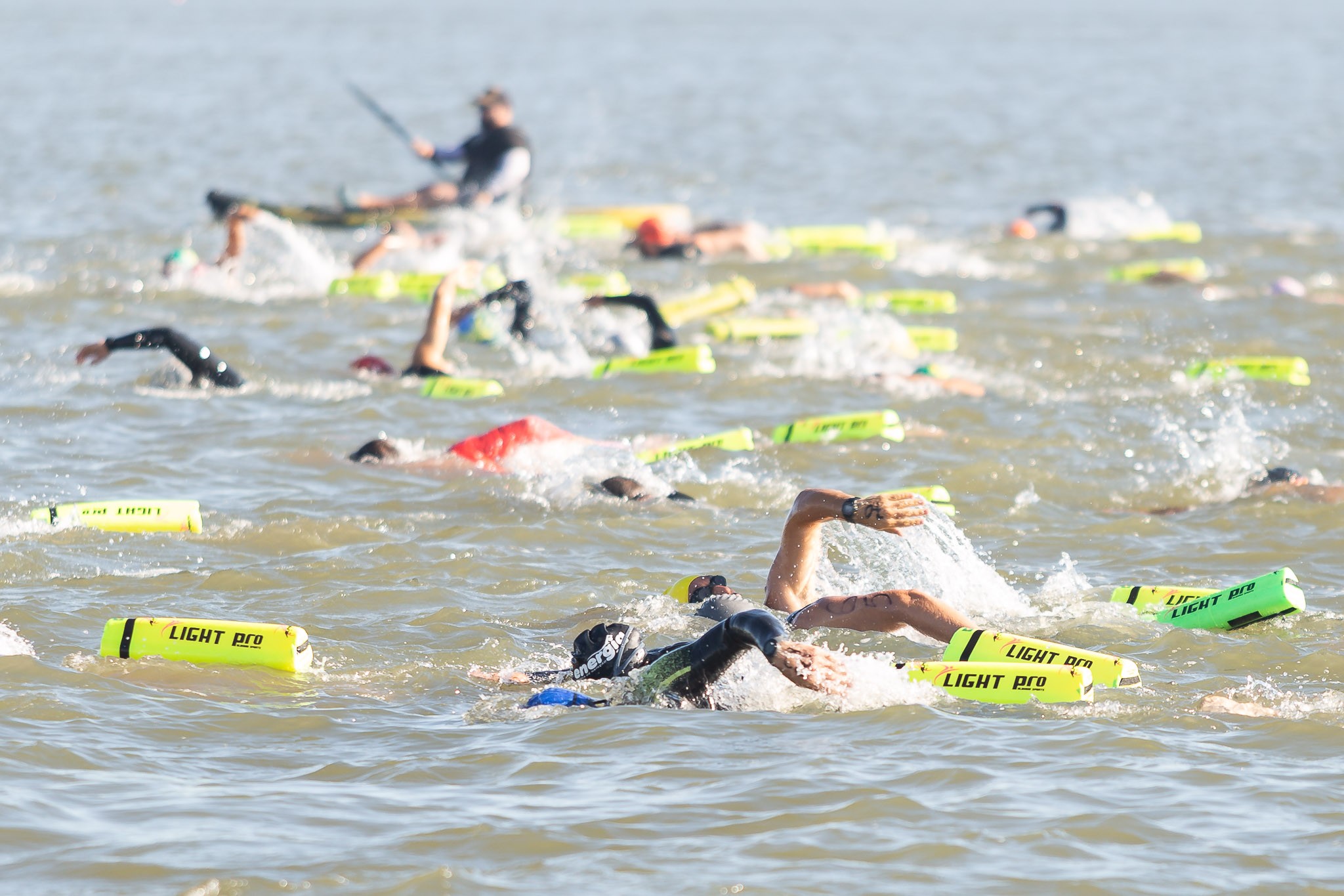 Com mais de 80 atletas, 43ª Travessia a Nado entre Rio Grande e São José do Norte ocorreu neste domingo (31)