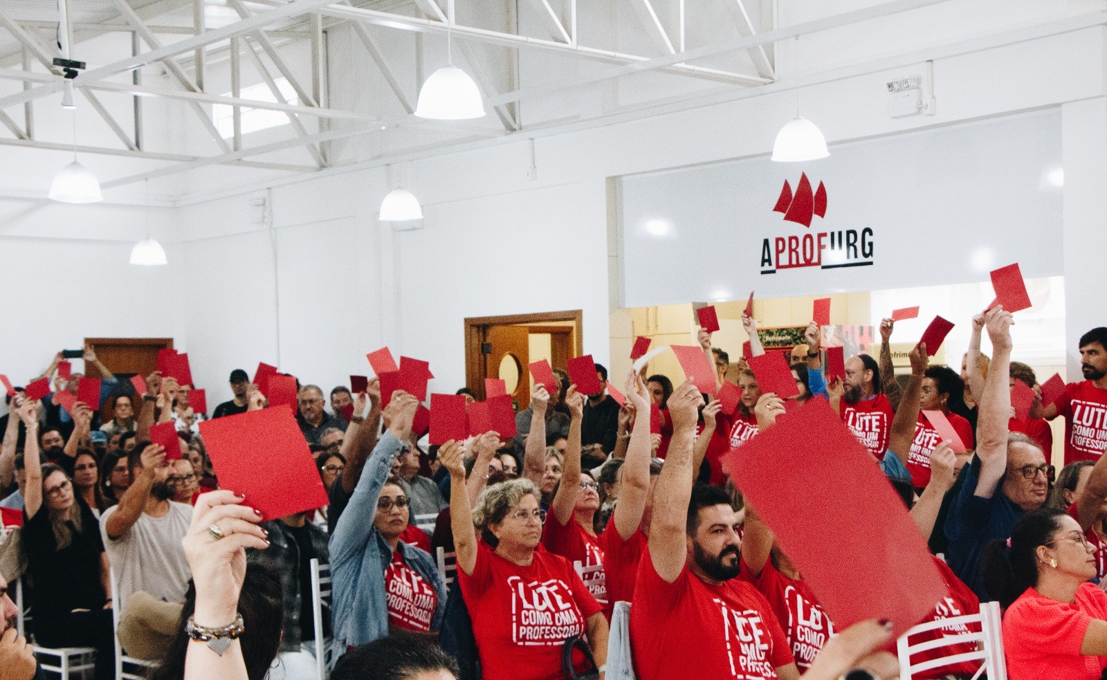 Greve por tempo indeterminado é deflagrada por docentes da Furg e IFRS