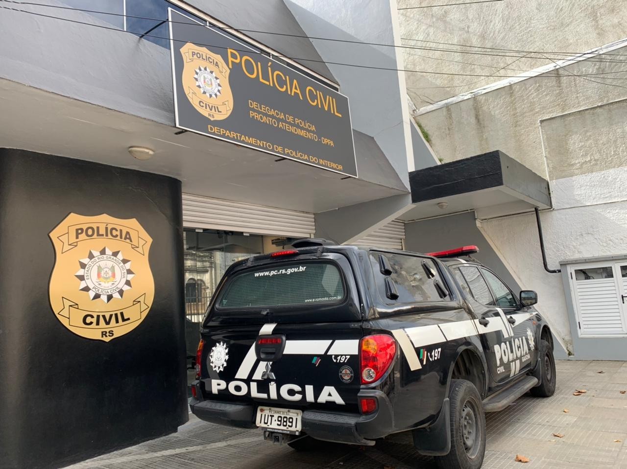 Polícia ouve direção de escola e alunos após divulgação de mensagens sobre suposto crime de pedofilia em RG