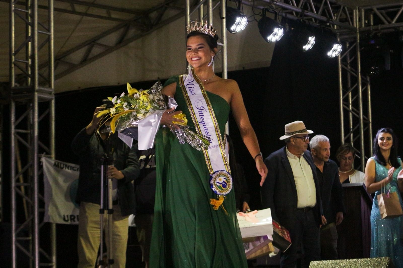 Rio-grandina Emilly Baumbach é eleita Miss Integração 2024