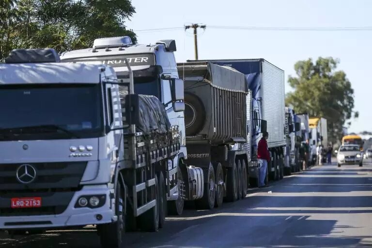 Motorista profissional sem exame toxicológico em dia voltará a ser multado a partir desta quarta-feira (1º) 