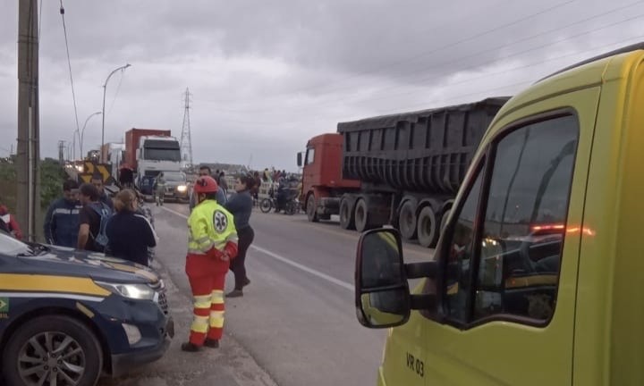 Protesto por falta de energia elétrica foi realizado na Ponte dos Franceses, em Rio Grande