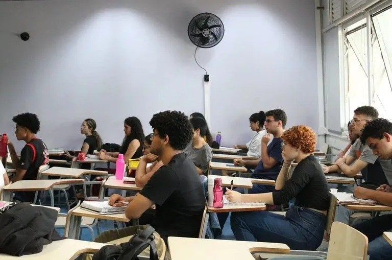 Após pressão, governo federal adia "Enem dos Concursos" em todo o Brasil