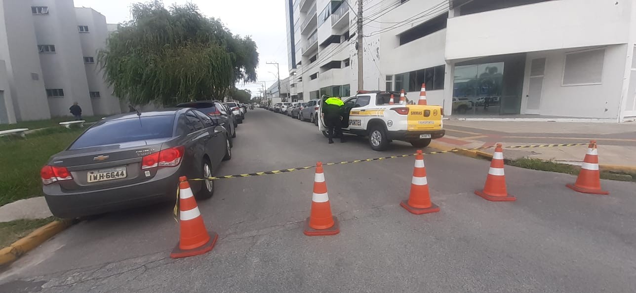 Trânsito na Canabarro é interrompido provisoriamente para logística do HU da Furg