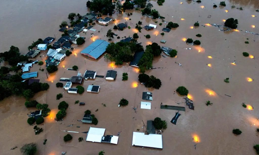 Ao menos 56 pessoas morreram devido ao temporal no RS