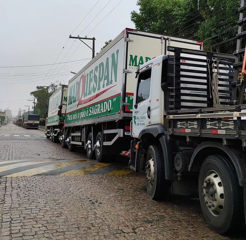 Motoristas formam fila para acessar a balsa entre RG e SJN