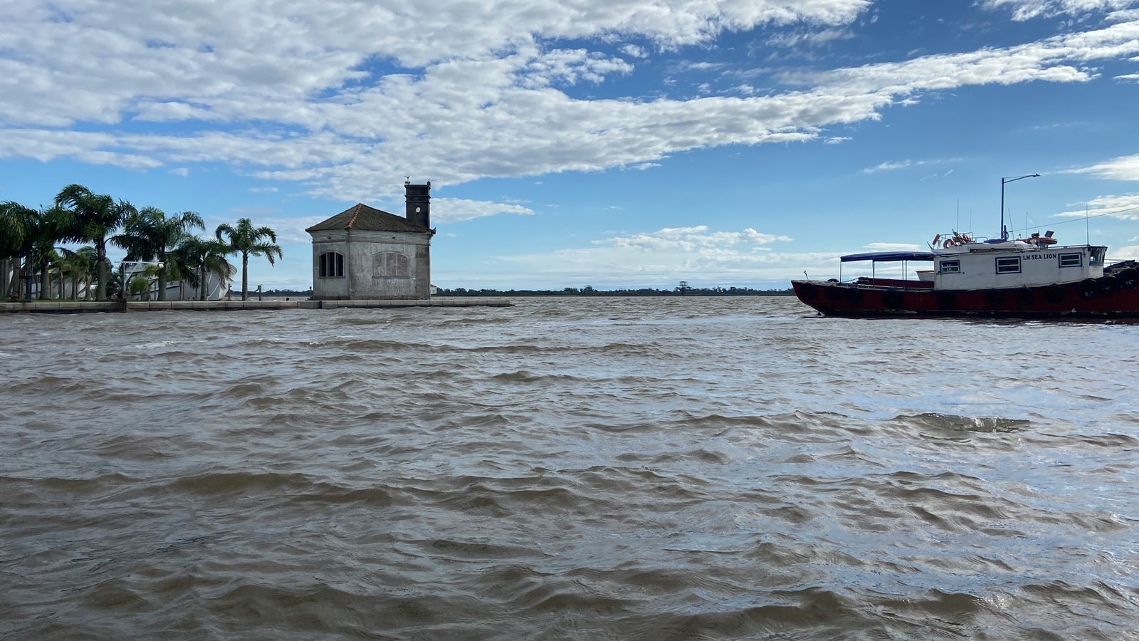 Lagoa dos Patos segue com níveis elevados; vento está favorável para vazante