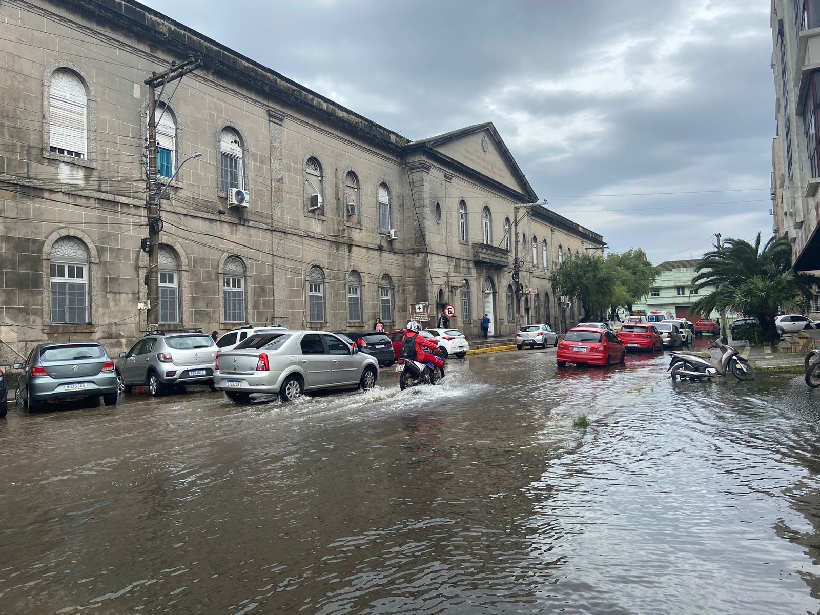 Santa Casa do Rio Grande suspende parte dos atendimentos devido a restrição de insumos e problemas logísticos