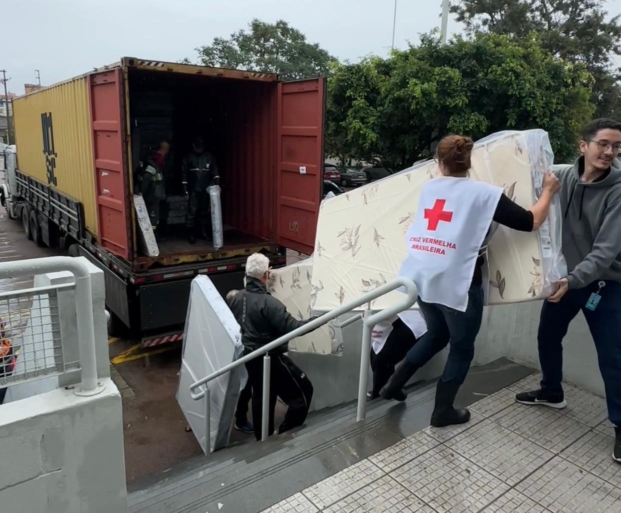 Rio Grande recebe doação de 530 colchões de empresas do Porto