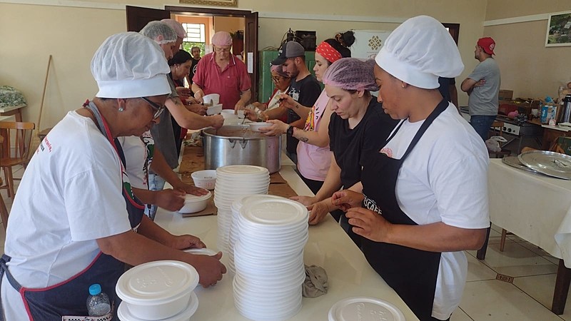 Saiba como voluntariar-se para a entrega de alimentação aos abrigos de Rio Grande