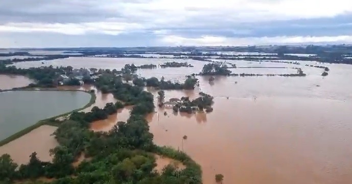 Sobe para 147 número de mortes pelas enchentes no RS