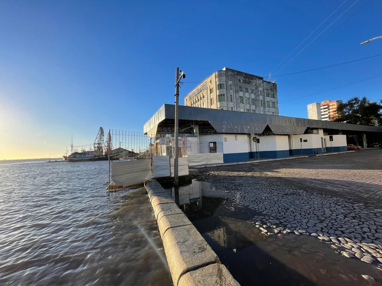 Boletim das 15h30: Água recua e chega a marca de 2 metros