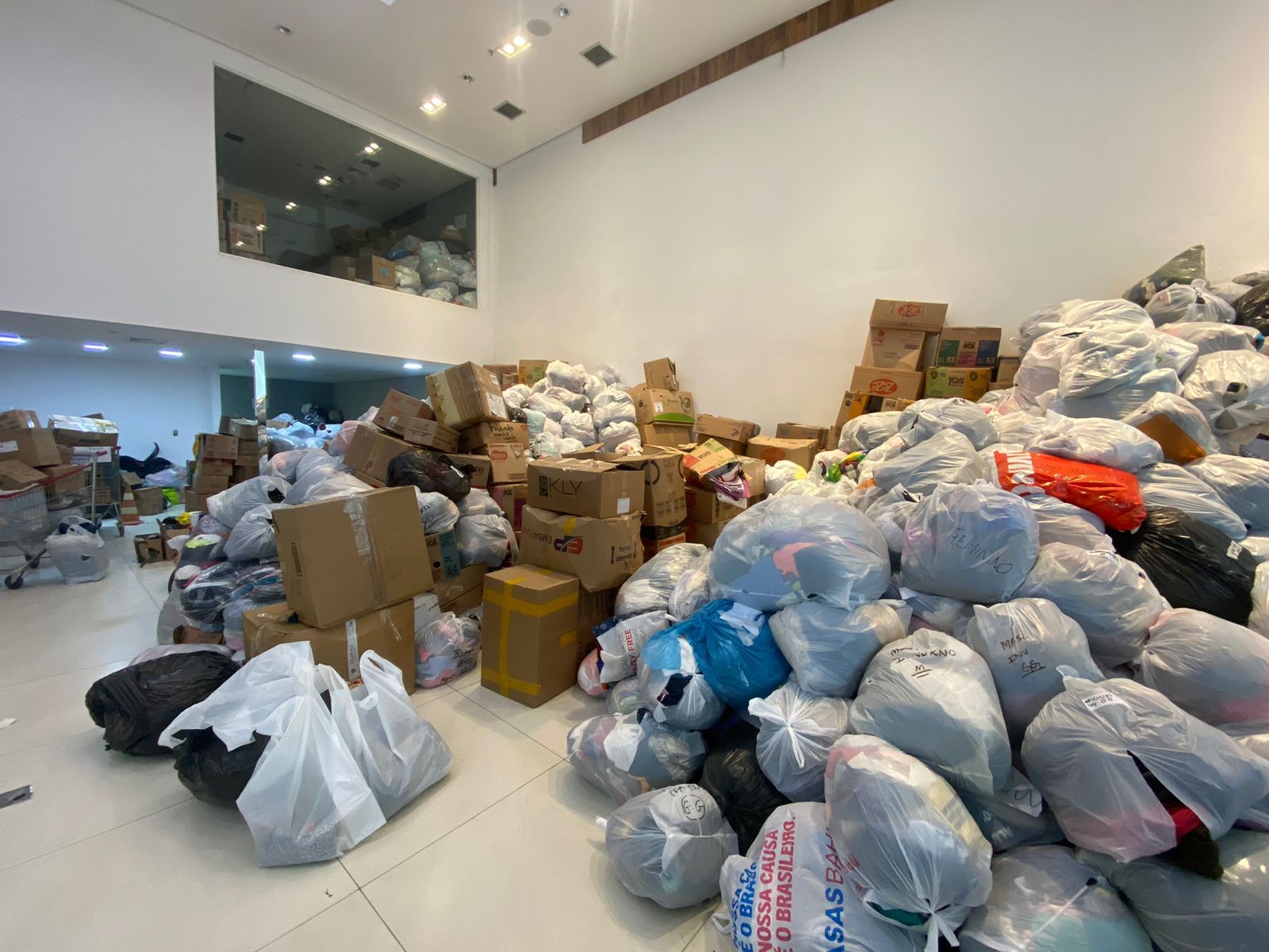 Confira a entrevista com a primeira-dama Luciane Compiani, sobre o centro de distribuição de doações